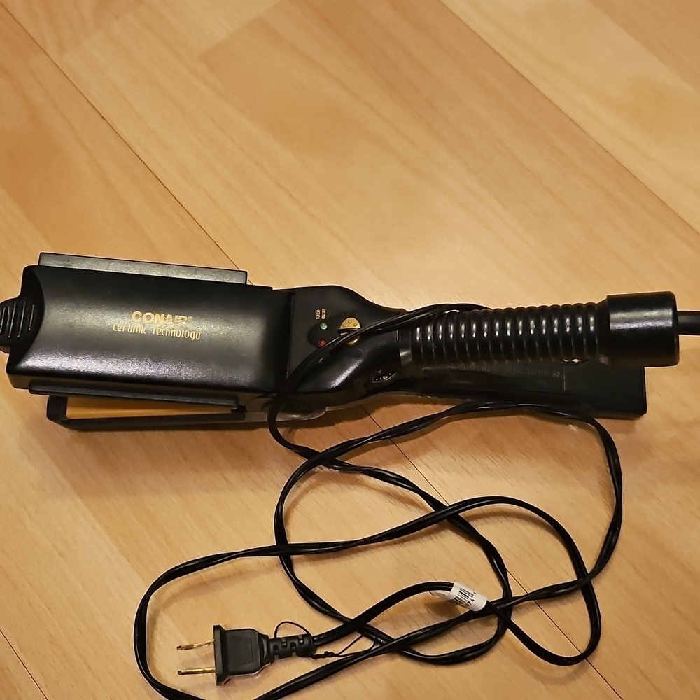 Conair Ceramic Technology 2"wide flat iron.
